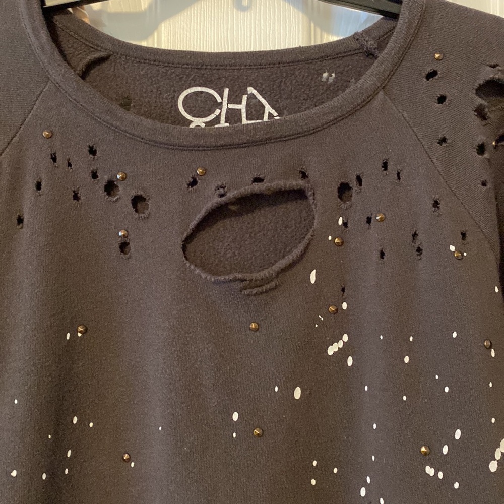Chaser charcoal paint splatter and stud distressed sweatshirt w holes
Aisle “i - Picture 4 of 8